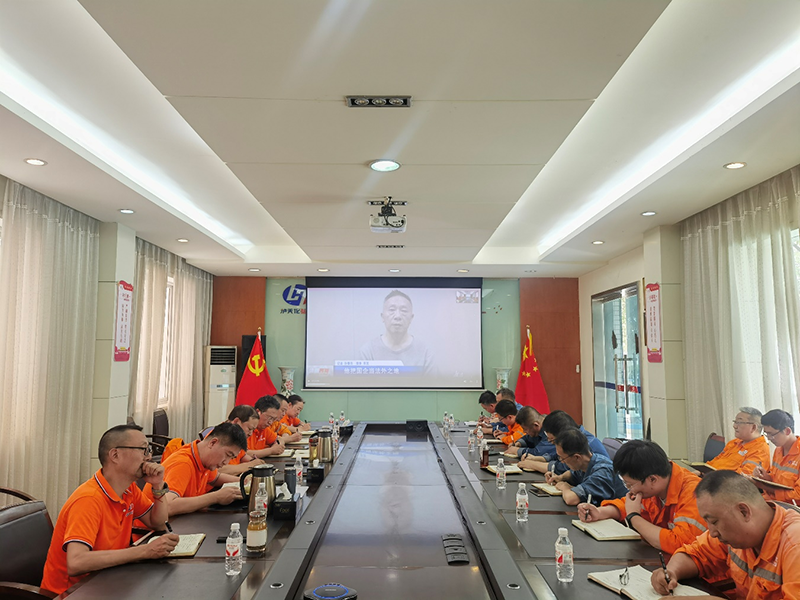 弘旭公司進(jìn)行集體廉潔警示談話(圖1) 弘旭公司進(jìn)行集體廉潔警示談話(圖1)